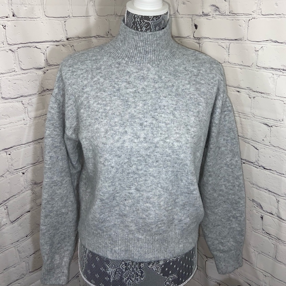 H&M: grey sweater